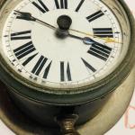 Montre à fixer sur tablier pour ancêtre