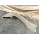 Aile arrière droite pour automobile à transmission par chaine