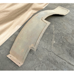 Aile arrière droite pour automobile à transmission par chaine