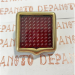 Un catadioptre  carré en forme de Blason