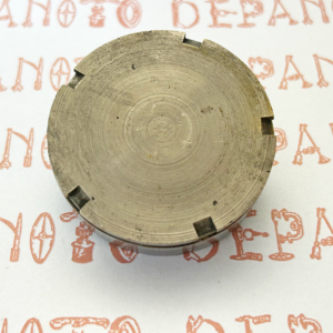 Bouchon nickelé   Ø filetage intérieur 49 mm