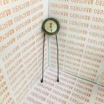 Manomètre d'huile indiquant la circulation et la quantité d'huile.